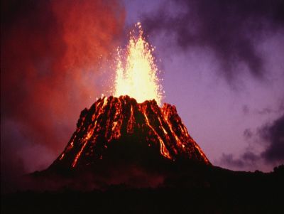 Saiba como é possível ver vulcões em erupção e com segurança no Havaí