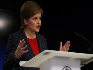 Governo britânico bloqueia lei escocesa sobre mudança de gênero
