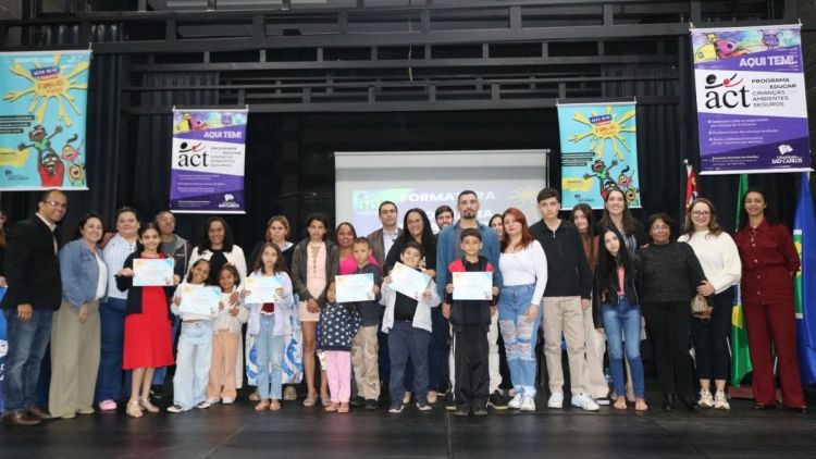 Prefeitura certifica 54 famílias nos programas ACT e Famílias Fortes