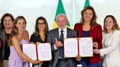Lula sanciona leis para fortalecer combate à violência contra mulheres