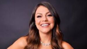 Bruna Louise apresenta o show “Meus 15 Anos” em São Carlos (SP) no dia 19 de março