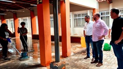 Prefeito Netto Donato vistoria reformas em escolas municipais