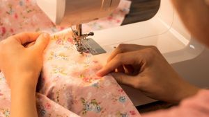 Curso gratuito de costura continua com inscrições abertas em São Carlos