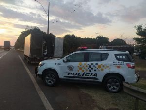 PMR apreende caminhão com peças de carros roubados em Araraquara