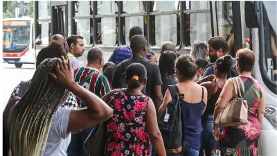 Desemprego mais longo cai 21,7% e é o menor já registrado pelo IBGE