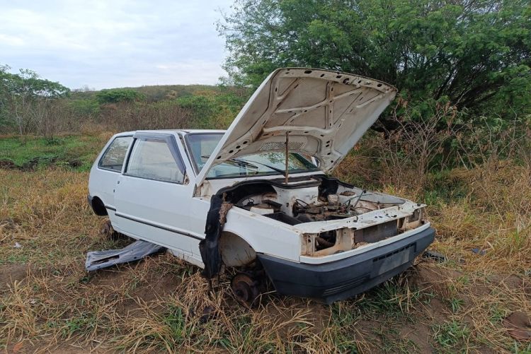 Guarda Municipal encontra veículo em estado de abandono no Cidade Aracy
