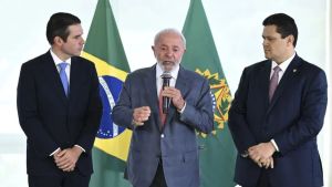 &#039;Congresso inimigo do povo&#039; domina redes em críticas contra parlamentares