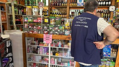 Operação xeque-mate fiscaliza adegas em São Carlos e apreende bebidas supostamente irregulares