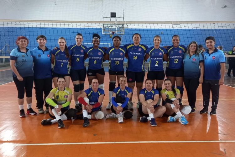 Vôlei feminino: Em jogo de líderes AVS/Smec supera Fênix