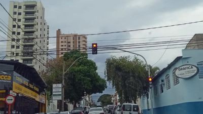 Novo semáforo é instalado no cruzamento das ruas Major José Inácio e Ruy Barbosa