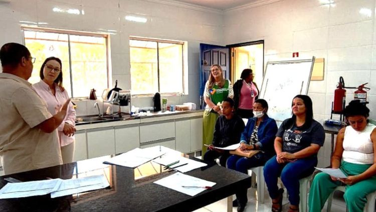 Herica Donato acompanha início do curso de confeitaria em Santa Eudóxia