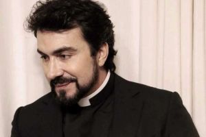 Padre Fábio de Melo é acusado de maltratar equipe de reportagem