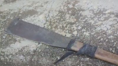 Polícia Militar detém homem armado com facão por ameaça e dano ao patrimônio público em Brotas