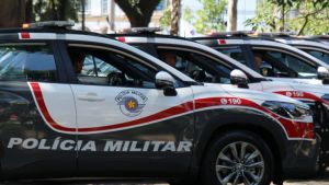 Suspeito foge por telhados, mas acaba preso com drogas e mais de R$ 3 mil em São Carlos