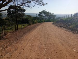 Secretaria de Agricultura realiza obras de adequação da estrada municipal que liga São Carlos à Analândia