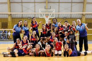 Vôlei feminino: Equipes são-carlenses fazem jogo de arrepiar no Ginasião