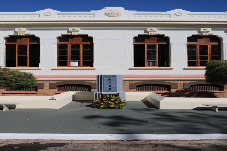 Escola centenária de Dourado é reinaugurada