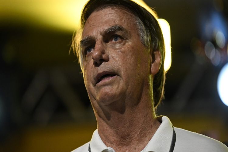 Gleisi Hoffmann diz que artigo de Bolsonaro é como o de um &#039;assassino defendendo a vida&#039;