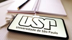 Justiça determina que USP cancele concurso aberto após candidata negra perder vaga