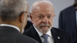 Lula diz que "nunca foi esquerdista" em conversa no G7