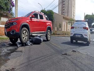 Acidente entre carro e moto deixa uma vítima ferida em Araraquara