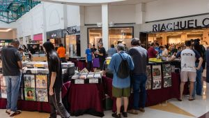 Feira de Discos Warlock volta ao Shopping Iguatemi São Carlos em edição especial de dois dias