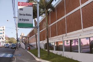 Paciente com fratura no tornozelo foge da Santa Casa