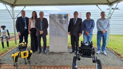 Roselei Françoso participa do lançamento da pedra fundamental da nova sede do centro de robótica em São Carlos