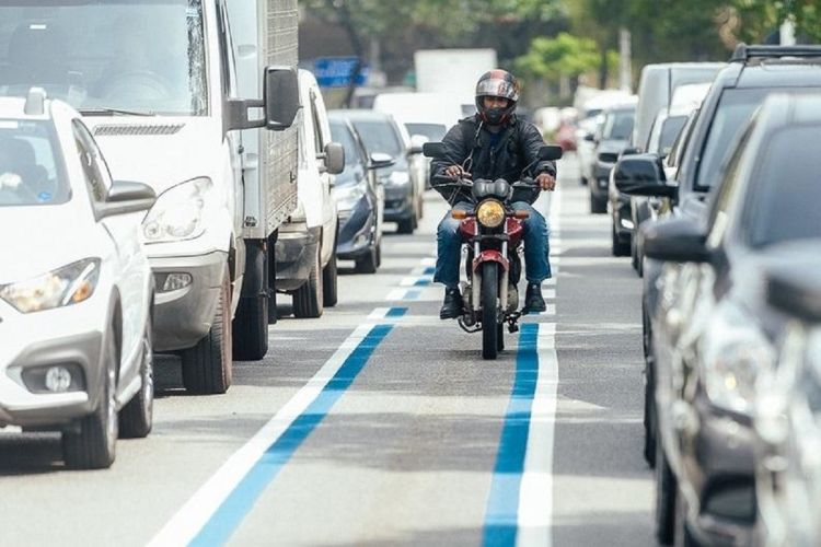 Vereador Bruno Zancheta propõe estudo para implantação de “FAIXA AZUL” para motocicletas