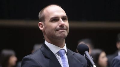 Após cassação, Eduardo Bolsonaro diz que perda do mandato é 'medalha de honra'