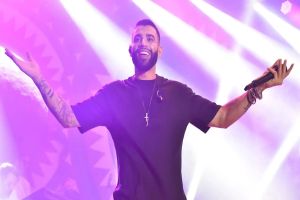 Gusttavo Lima debocha sobre contas bloqueadas pela Justiça em show