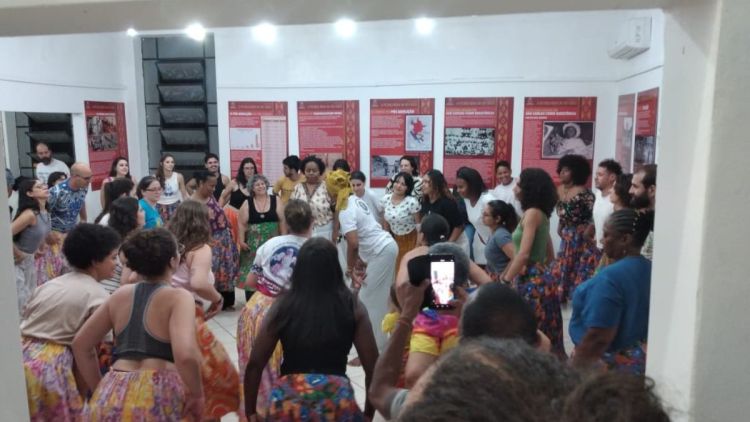 Oficina de Maracatu movimenta o Centro Cultural Afro Brasileiro com música dança e tradição