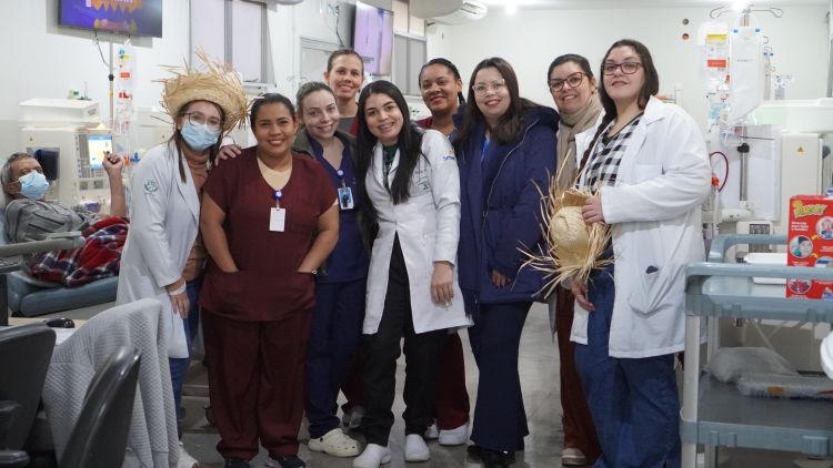 Festa Junina da Nefrologia anima pacientes durante sessões de hemodiálise
