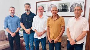 Nova diretoria do Ciesp São Carlos realiza visita institucional à Câmara Municipal e reforça parceria com o Legislativo