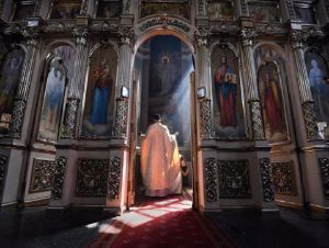 A Ucrânia sanciona membros da Igreja Ortodoxa e efectua novas buscas de dioceses