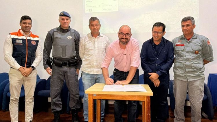Prefeito Netto Donato assina decreto que cria gabinete de crise climática em São Carlos