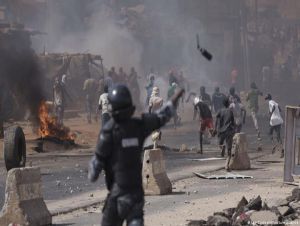 Senegal suspende acesso à internet para travar apoio ao líder da oposição