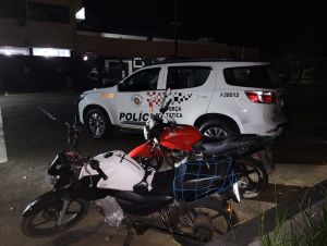 PM detém sujeito com moto furtada no Aracy