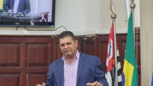 Botão Rosa: Projeto de Dé Alvim é sancionado para reforçar proteção à mulher em São Carlos