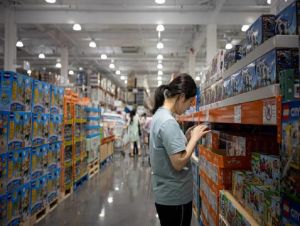 China tenta fazer consumidores gastarem mais, mas esbarra em ceticismo com o governo