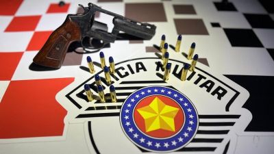 Homem é preso com revólver de numeração raspada no CDHU, em São Carlos