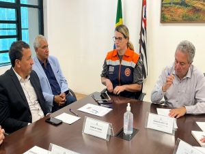 Governo do Estado recebe autoridades de São Carlos para discutir ações de combate as enchentes e convênios vigentes