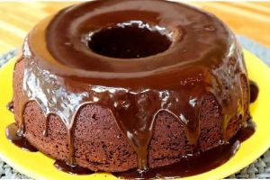 Bolo de café com chocolate para pegar todo mundo de surpresa