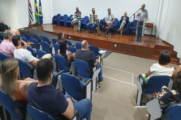 Prefeitura comemora dia da ciência e da música