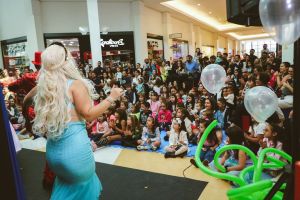 Shopping Iguatemi São Carlos recebe espetáculo “Príncipes, princesas e dragões” no Domingo é Dia de Teatro