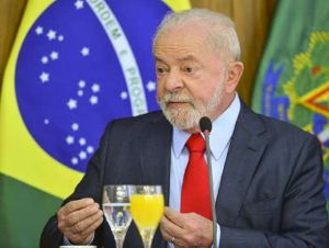 Lula revela que governo planeja regular redes sociais