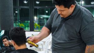 Moradores de Ibaté estão se qualificando gratuitamente no curso de barbearia