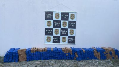 Polícia de SP prende caminhoneiro com mais de 600 kg de maconha escondidos em carga de móveis no interior