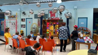 Instituto CPFL entrega livros a crianças em tratamento oncológico em Campinas