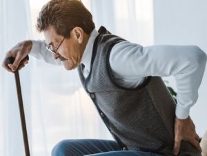 Pesquisa oferece tratamento para idosos de todo o Brasil que tenham dor lombar crônica